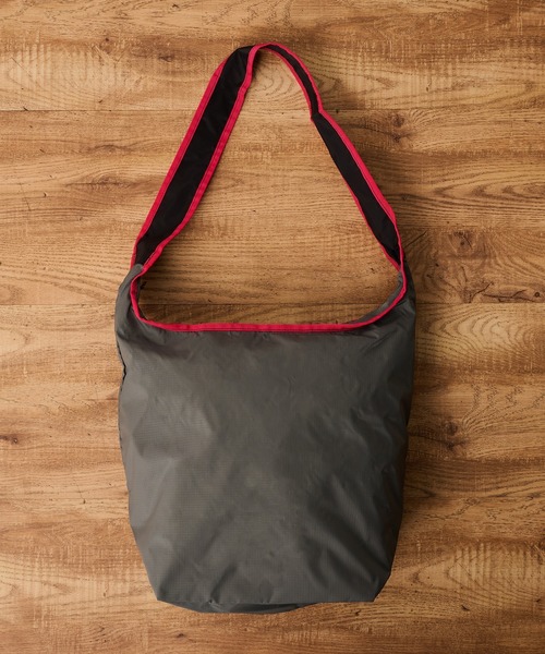 NANGA(ナンガ)の「【NANGA】POCKETABLE SHOULDER BAG(ショルダーバッグ・メンズ・パープル/イエロー/グレー・FREE)」の5枚目の写真