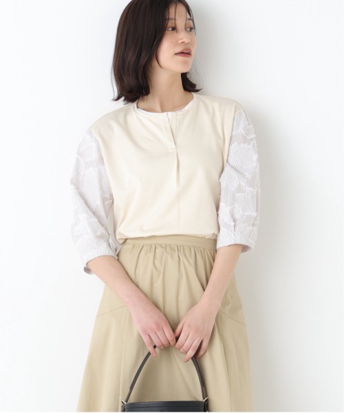 human woman(ヒューマンウーマン)の「◆カットジャガードストライプトップス(Tシャツ/カットソー・レディース・ベージュ/ブルー・MEDIUM)」の2枚目の写真