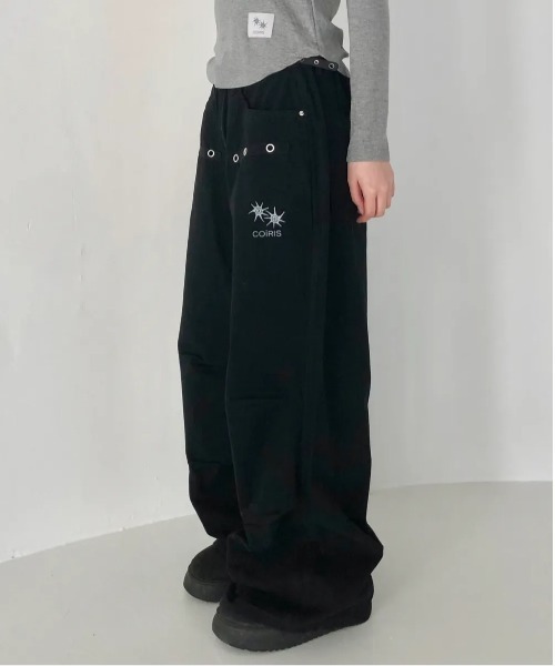 Ada.(エイダ)の「◇COIRIS◇ブランド直輸入正規品/ドレンバッグダーティロゴパラシュートコットンパンツ 男女共用 DREN BACK DIRTY LOGO PARACHUTE COTTON PANTS(その他パンツ・レディース・カーキ/ブラック・L/M)」の4枚目の写真