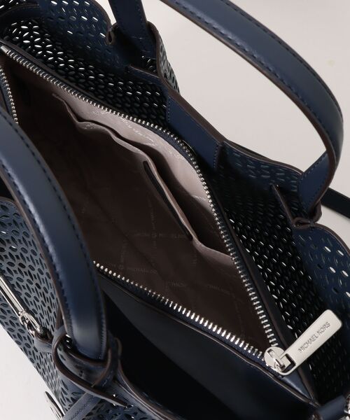 MICHAEL KORS（マイケルコース）の「CARSON MD CZ SATCHEL Satchel（ハンドバッグ・レディース・ネイビー・FREE）」の4枚目の写真