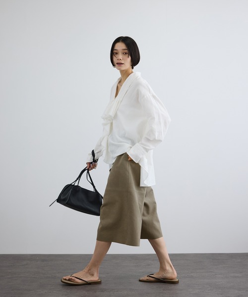 SALON adam et rope'（サロン アダム エ ロペ）の「ウルトラスエードハーフパンツ / Ultrasuede(R)（その他パンツ・レディース・ベージュ系その他・M/S）」の4枚目の写真