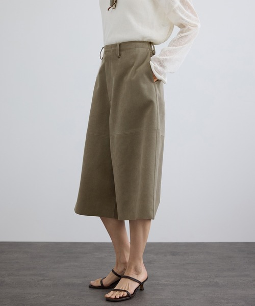 SALON adam et rope'（サロン アダム エ ロペ）の「ウルトラスエードハーフパンツ / Ultrasuede(R)（その他パンツ・レディース・ベージュ系その他・M/S）」の5枚目の写真
