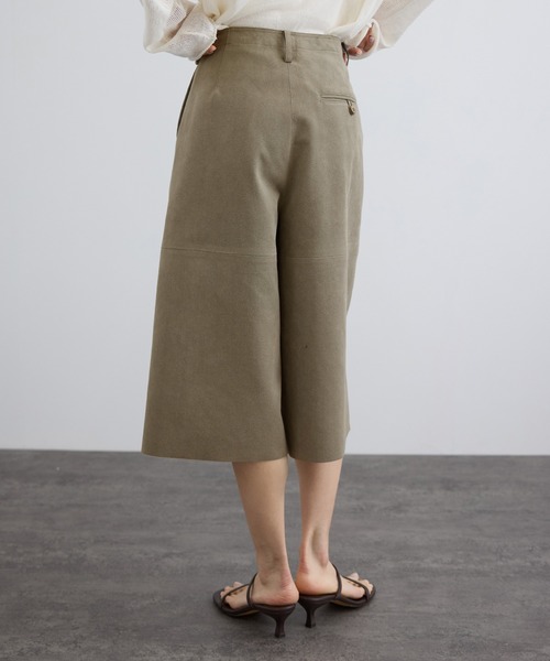 SALON adam et rope'（サロン アダム エ ロペ）の「ウルトラスエードハーフパンツ / Ultrasuede(R)（その他パンツ・レディース・ベージュ系その他・M/S）」の7枚目の写真