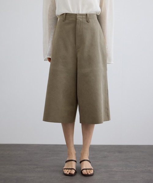 SALON adam et rope'（サロン アダム エ ロペ）の「ウルトラスエードハーフパンツ / Ultrasuede(R)（その他パンツ・レディース・ベージュ系その他・M/S）」の8枚目の写真