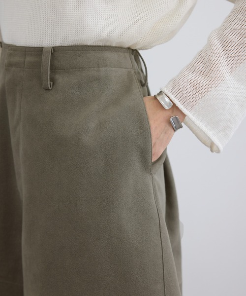 SALON adam et rope'（サロン アダム エ ロペ）の「ウルトラスエードハーフパンツ / Ultrasuede(R)（その他パンツ・レディース・ベージュ系その他・M/S）」の13枚目の写真