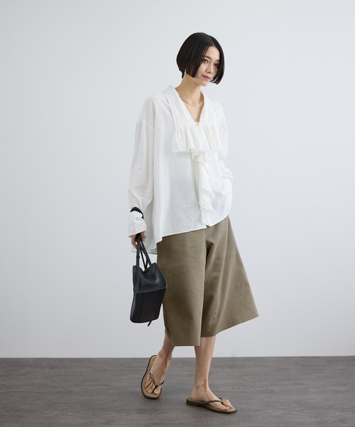 SALON adam et rope'（サロン アダム エ ロペ）の「ウルトラスエードハーフパンツ / Ultrasuede(R)（その他パンツ・レディース・ベージュ系その他・M/S）」の16枚目の写真