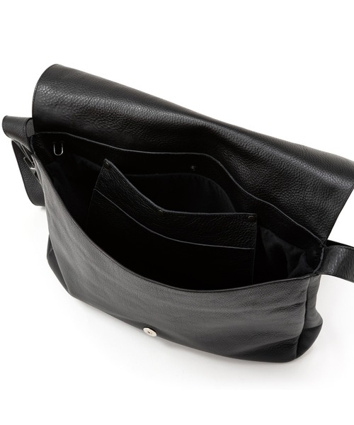 CALEE（キャリー）の「STUDS LEATHER SHOULDER BAG（ショルダーバッグ・メンズ・ブラック・FREE）」の4枚目の写真