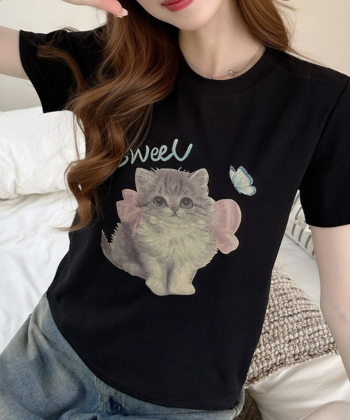 Ada.(エイダ)の「キャットプリントデザイン 半袖Tシャツ(Tシャツ/カットソー・レディース・アイボリー/ブラック/グレー・FREE)」の1枚目の写真