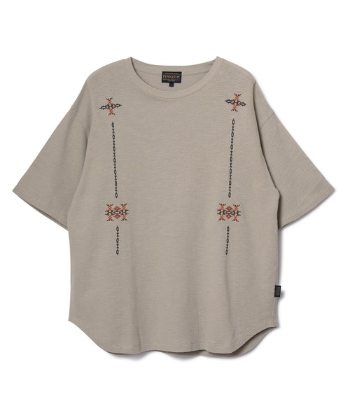 PENDLETON(ペンドルトン)の「PENDLETON/ペンドルトン ショートスリーブ ピケ エンブロイダリー Tシャツ(Tシャツ/カットソー・メンズ・チャコールグレー/ベージュ/ライトブルー・LARGE/MEDIUM)」の8枚目の写真