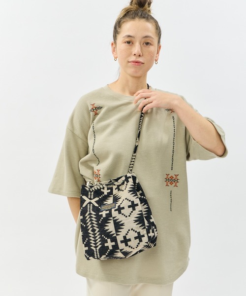 PENDLETON(ペンドルトン)の「PENDLETON/ペンドルトン ショートスリーブ ピケ エンブロイダリー Tシャツ(Tシャツ/カットソー・メンズ・チャコールグレー/ベージュ/ライトブルー・LARGE/MEDIUM)」の13枚目の写真