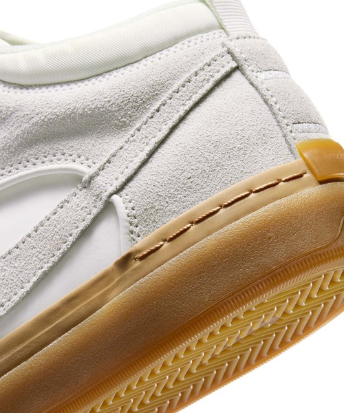 NIKE SB(ナイキエスビー)の「NIKE SB ナイキエスビー SB REACT LEO エスビー リアクト レオ IR1889-100(スニーカー・メンズ・ホワイト・28.0cm/27.5cm/27.0cm/26.5cm/26.0cm/25.5cm/25.0cm/24.5cm/24.0cm/23.5cm/23.0cm)」の7枚目の写真