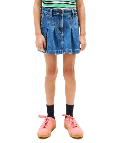 TOMMY HILFIGER(トミーヒルフィガー)の「DENIM PLEATED SKIRT(スカート・キッズ・ブルー・130cm/160cm/140cm/150cm)」の1枚目の写真