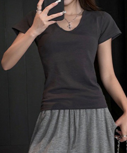 GLAMOROUS JANE（グラマラスジェーン）の「Uネック半袖Tシャツ（Tシャツ/カットソー・レディース・チャコールグレー/ホワイト/ネイビー/ブラック・FREE）」の12枚目の写真