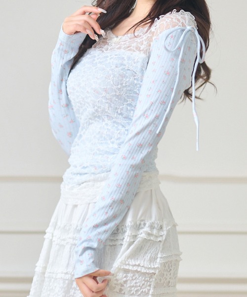 Anely(アネリー)の「小花柄 レース ドッキング デザイン トップス(Tシャツ/カットソー・レディース・ブルー/アイボリー・FREE)」の3枚目の写真