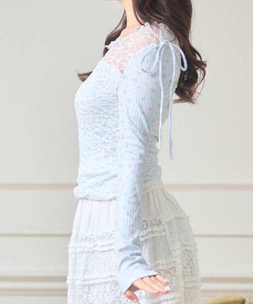 Anely(アネリー)の「小花柄 レース ドッキング デザイン トップス(Tシャツ/カットソー・レディース・ブルー/アイボリー・FREE)」の6枚目の写真