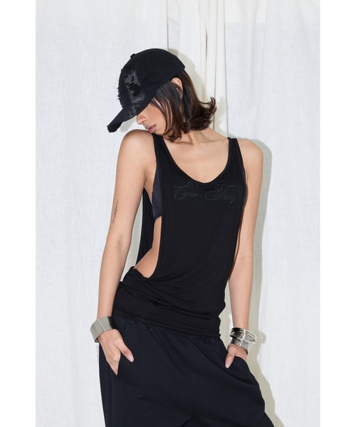 EYEER(イワイイアル)の「SCRIPT LOGO DEEP U-NECK SLEEVELESS(タンクトップ・レディース・ブラック/ホワイト・SMALL)」の19枚目の写真