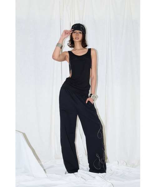 EYEER(イワイイアル)の「SCRIPT LOGO DEEP U-NECK SLEEVELESS(タンクトップ・レディース・ブラック/ホワイト・SMALL)」の20枚目の写真