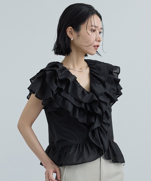 SALON adam et rope'(サロン アダム エ ロペ)の「【WEB限定】コットンオーガンジーラッフルフリルブラウス(シャツ/ブラウス・レディース・ブラック/オフホワイト・FREE)」の3枚目の写真
