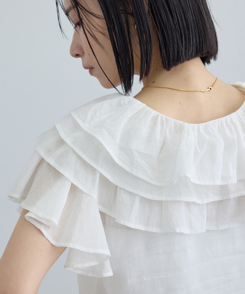 SALON adam et rope'(サロン アダム エ ロペ)の「【WEB限定】コットンオーガンジーラッフルフリルブラウス(シャツ/ブラウス・レディース・ブラック/オフホワイト・FREE)」の5枚目の写真