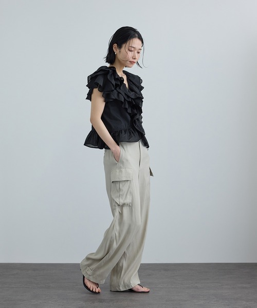 SALON adam et rope'(サロン アダム エ ロペ)の「【WEB限定】コットンオーガンジーラッフルフリルブラウス(シャツ/ブラウス・レディース・ブラック/オフホワイト・FREE)」の8枚目の写真