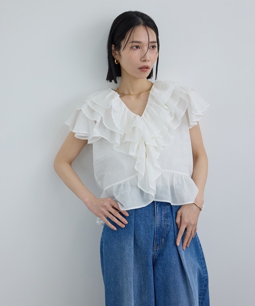 SALON adam et rope'(サロン アダム エ ロペ)の「【WEB限定】コットンオーガンジーラッフルフリルブラウス(シャツ/ブラウス・レディース・ブラック/オフホワイト・FREE)」の11枚目の写真