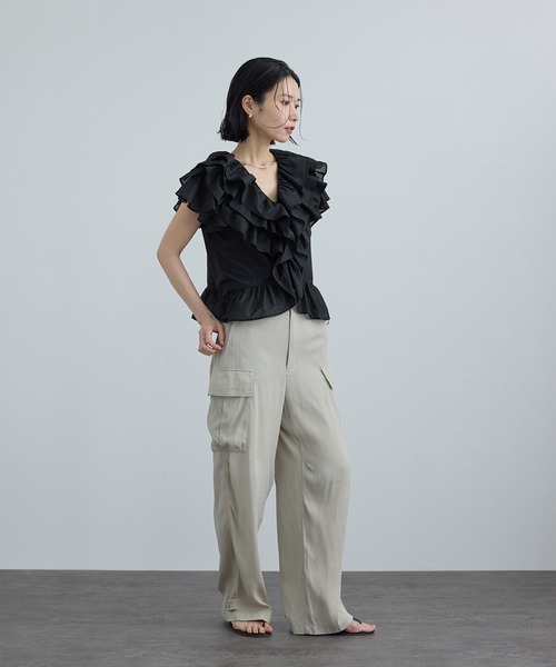 SALON adam et rope'(サロン アダム エ ロペ)の「【WEB限定】コットンオーガンジーラッフルフリルブラウス(シャツ/ブラウス・レディース・ブラック/オフホワイト・FREE)」の13枚目の写真