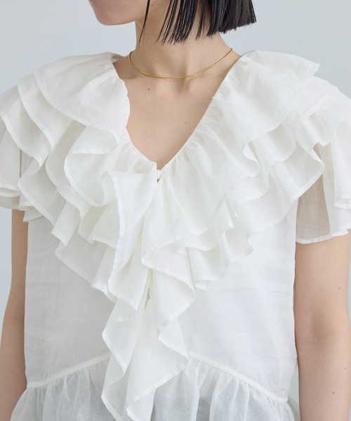 SALON adam et rope'(サロン アダム エ ロペ)の「【WEB限定】コットンオーガンジーラッフルフリルブラウス(シャツ/ブラウス・レディース・ブラック/オフホワイト・FREE)」の17枚目の写真