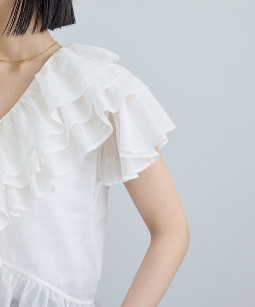 SALON adam et rope'(サロン アダム エ ロペ)の「【WEB限定】コットンオーガンジーラッフルフリルブラウス(シャツ/ブラウス・レディース・ブラック/オフホワイト・FREE)」の18枚目の写真