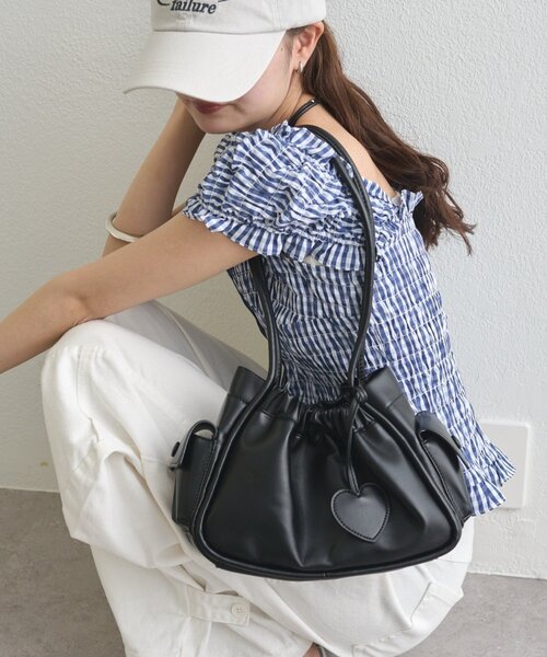 mystic(ミスティック)の「ハートチャーム付きコンビBAG(トートバッグ・レディース・アイボリー/ブラック・ONE SIZE)」の15枚目の写真