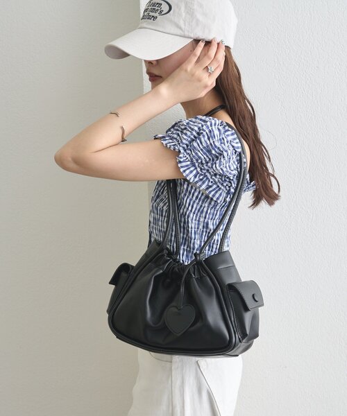 mystic(ミスティック)の「ハートチャーム付きコンビBAG(トートバッグ・レディース・アイボリー/ブラック・ONE SIZE)」の16枚目の写真