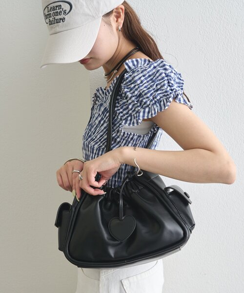mystic(ミスティック)の「ハートチャーム付きコンビBAG(トートバッグ・レディース・アイボリー/ブラック・ONE SIZE)」の17枚目の写真