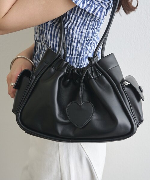 mystic(ミスティック)の「ハートチャーム付きコンビBAG(トートバッグ・レディース・アイボリー/ブラック・ONE SIZE)」の19枚目の写真