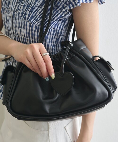 mystic(ミスティック)の「ハートチャーム付きコンビBAG(トートバッグ・レディース・アイボリー/ブラック・ONE SIZE)」の20枚目の写真