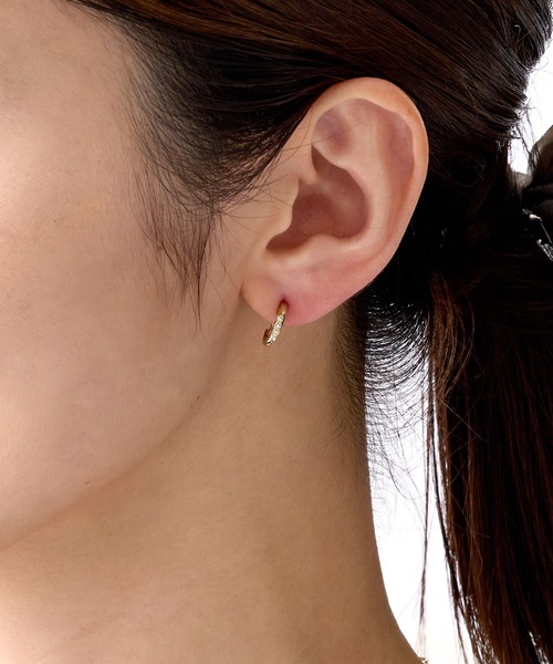 CALIN STANDARD(カリンスタンダード)の「◆金属アレルギー対応◆◆made in japan◆【痛くない】【落ちにくい】【ストレスフリーな着け心地】ストーンライン ミニループフィットイヤリング(イヤリング・レディース・ピンクゴールド/ゴールド/シルバー・FREE)」の11枚目の写真