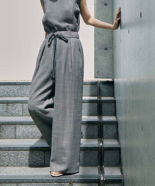 STUDIOUS(ステュディオス)の「【STUDIOUS/ステュディオス】Washable Mesh Relax Trousers/ウォッシャブルメッシュリラックストラウザー(スラックス・レディース・アイボリー/マルチ/ブラック・1/2)」の1枚目の写真