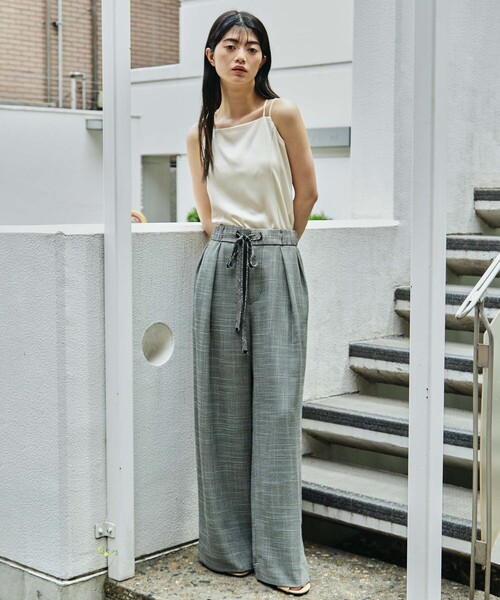 STUDIOUS(ステュディオス)の「【STUDIOUS/ステュディオス】Washable Mesh Relax Trousers/ウォッシャブルメッシュリラックストラウザー(スラックス・レディース・アイボリー/マルチ/ブラック・1/2)」の4枚目の写真