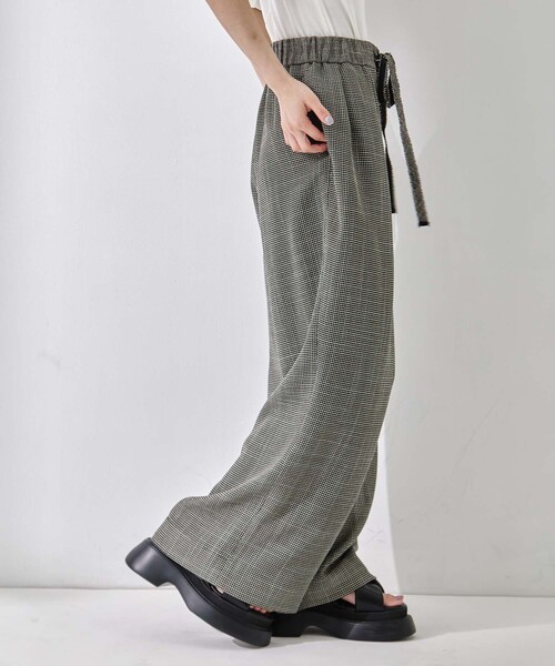 STUDIOUS(ステュディオス)の「【STUDIOUS/ステュディオス】Washable Mesh Relax Trousers/ウォッシャブルメッシュリラックストラウザー(スラックス・レディース・アイボリー/マルチ/ブラック・1/2)」の12枚目の写真