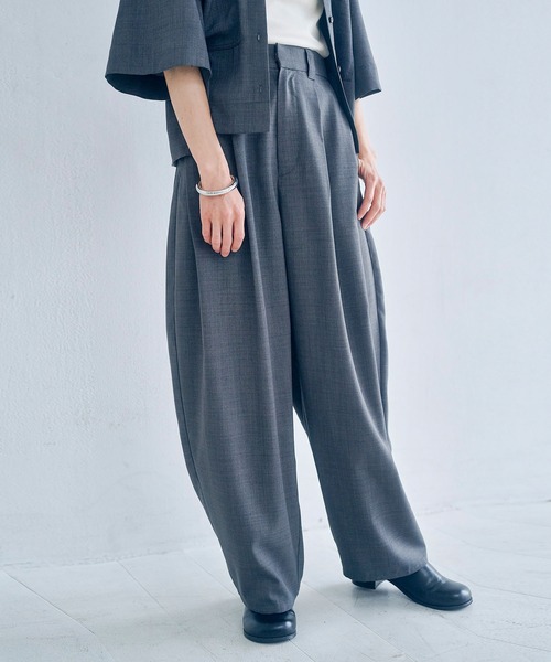 Obis&(オビスアンド)の「リネンタッチ カーブフォルムパンツ(その他パンツ・レディース・チャコール/ベージュ・L/M)」の3枚目の写真