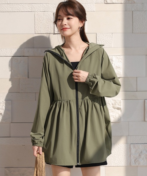 TeddyShop(テディショップ)の「【UVカット率99%以上/UPF50+/接触冷感/ふわっと超軽量】長袖フード×フェイスカバー付き360度隙なしペプラムフリルラッシュガードトップス レディース(パーカー・レディース・カーキ/ダークグレー/ホワイト/ライトベージュ/ブラック・S/L/M)」の6枚目の写真
