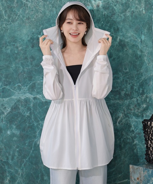 TeddyShop(テディショップ)の「【UVカット率99%以上/UPF50+/接触冷感/ふわっと超軽量】長袖フード×フェイスカバー付き360度隙なしペプラムフリルラッシュガードトップス レディース(パーカー・レディース・カーキ/ダークグレー/ホワイト/ライトベージュ/ブラック・S/L/M)」の11枚目の写真