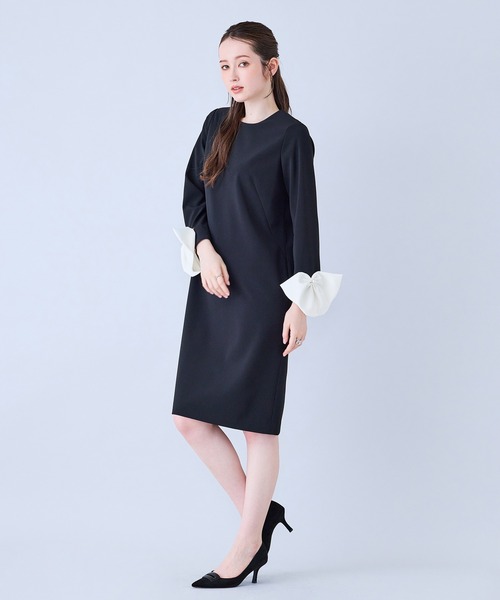 Audie a Muses（オーディアミューズ）の「バイカラーストレートシルエットワンピース（ワンピース・レディース・ブラック・42/38/40）」の4枚目の写真
