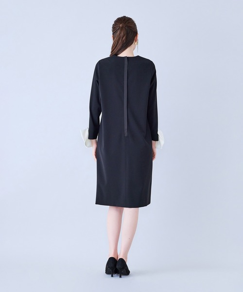 Audie a Muses（オーディアミューズ）の「バイカラーストレートシルエットワンピース（ワンピース・レディース・ブラック・42/38/40）」の5枚目の写真