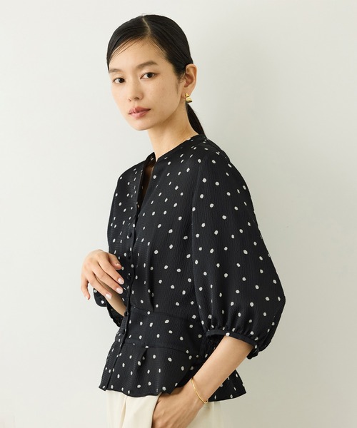 ROPE'（ロペ）の「ドットプリントウエストタックペプラムブラウス/イージーケア（シャツ/ブラウス・レディース・ネイビー/ベージュ・FREE）」の14枚目の写真