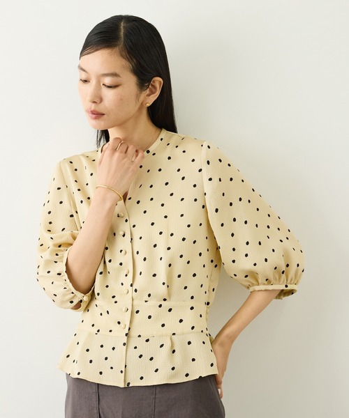 ROPE'（ロペ）の「ドットプリントウエストタックペプラムブラウス/イージーケア（シャツ/ブラウス・レディース・ネイビー/ベージュ・FREE）」の18枚目の写真