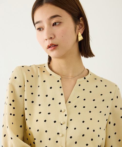 ROPE'（ロペ）の「ドットプリントウエストタックペプラムブラウス/イージーケア（シャツ/ブラウス・レディース・ネイビー/ベージュ・FREE）」の21枚目の写真