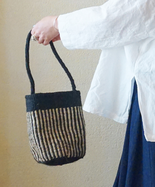 JOURNAL STANDARD LUXE（ジャーナルスタンダード　ラックス）の「【SOIL】STRIPE SISAL ONE HANDLE BAG（かごバッグ・レディース・ブラウン/ブラック・FREE）」の4枚目の写真