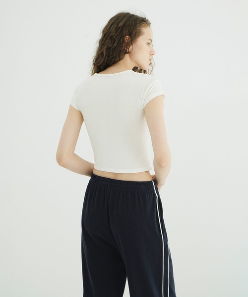 CLANE(クラネ)の「SOFT SHEER COMPACT TOPS(Tシャツ/カットソー・レディース・ブラウン/ホワイト/ブラック・1/2)」の5枚目の写真