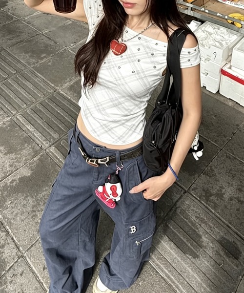 almo（アルモ）の「【Chiina】スタッズデザインチェックトップス（Tシャツ/カットソー・レディース・ホワイト/ライトイエロー/グレー・FREE）」の4枚目の写真