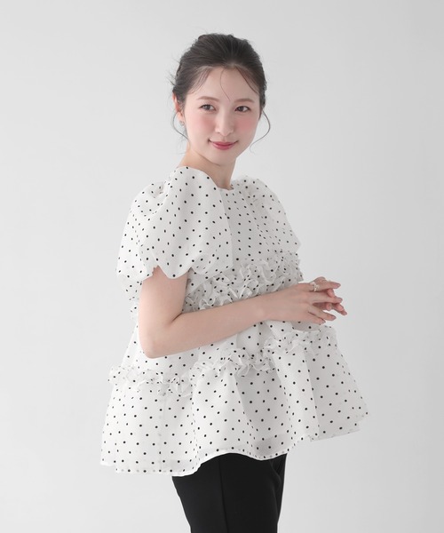 Fit more(フィットモア)の「ドットシアーオーガンジーペプラムトップス(その他トップス・レディース・コーラル/ホワイト・FREE)」の3枚目の写真