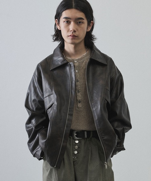 Shoowtime(ショウタイム)の「Vintage-Inspired Faux Leather Oversized Zip-Up Blouson / ヴィンテージライク合成皮革オーバーサイズジップアップブルゾン(ブルゾン・メンズ・ブラック系その他/ブラウン系その他・X-LARGE/LARGE/MEDIUM)」の9枚目の写真